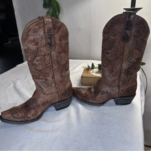 Brown Embroidered Women’s Cavender’s Cowboy Boots with Studs Size 7 B - Picture 1 of 14